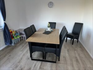 Essbereich mit neuem Tisch